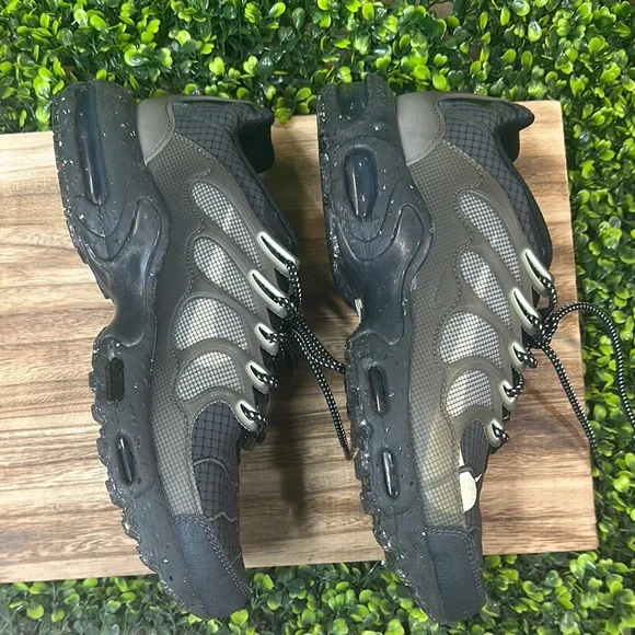 Nike Men's Black Athletic Shoes - Picture 10 of 16